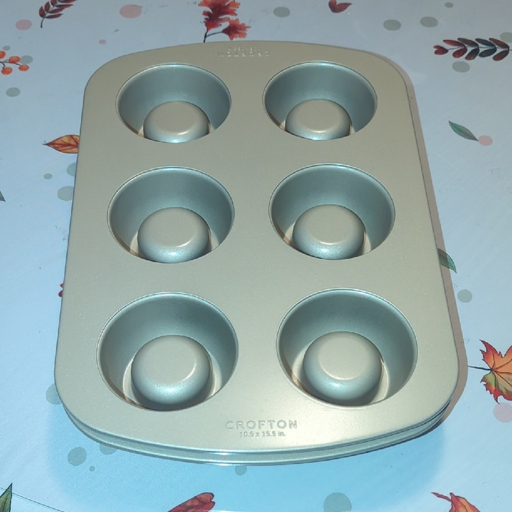 Crofton Six-Cup Muffin Pan